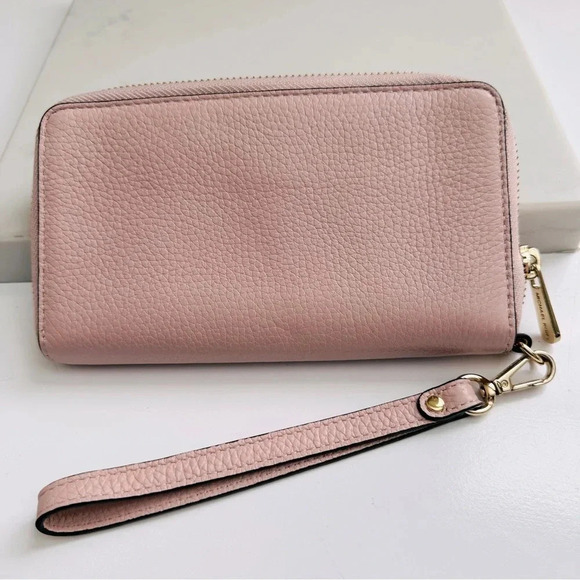 Micheal Kors Pebbled Leather Zip Around Wallet/Wristlet - Picture 2 of 9